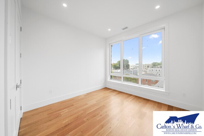 Building Photo - 218 Old Colony Ave