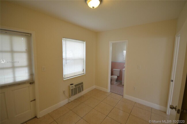 Building Photo - 698 NE 85th St