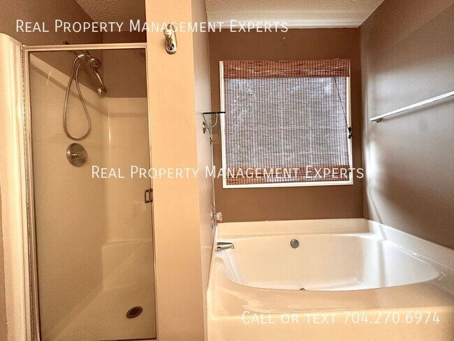 Building Photo - 7603 Rolling Meadows Ln