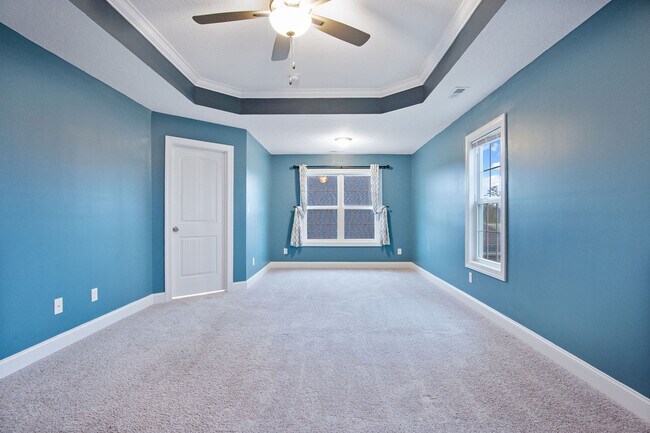 Building Photo - 917 Uplands Ln
