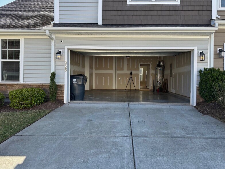 Building Photo - 335 Acorn Hollow Pl