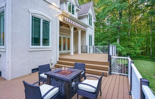 Building Photo - 5909 Greenevers Dr