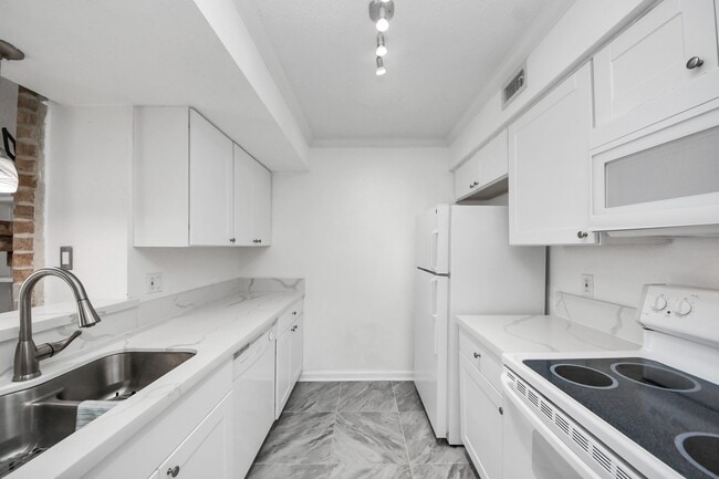 Building Photo - 250 El Dorado Blvd