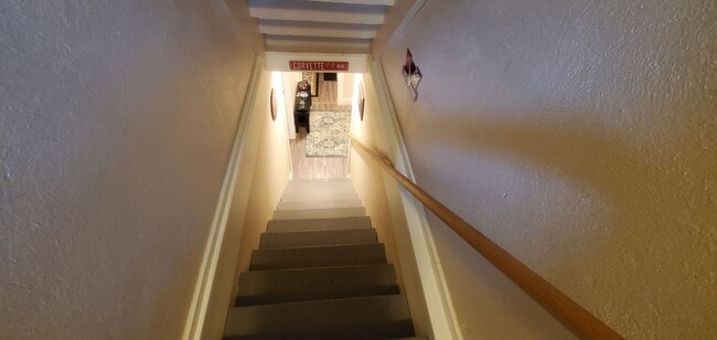 Building Photo - Pre-Leasing for August - 8Bed/2Bath House