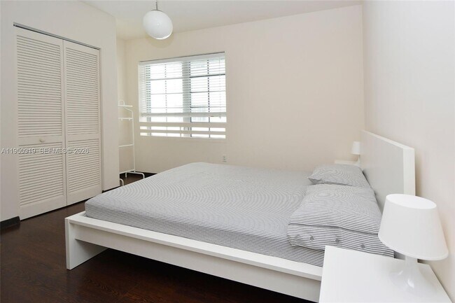 Building Photo - 435 21st St