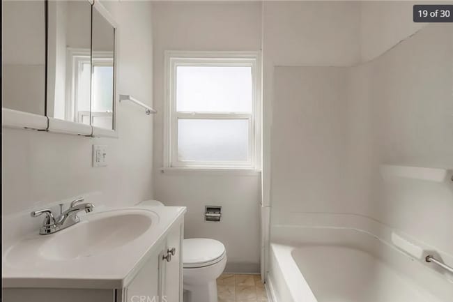 Building Photo - 1010 Warner St