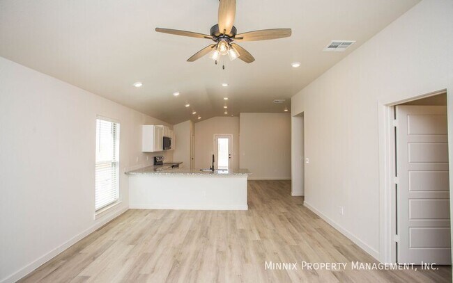 Building Photo - 2140 Langford Ave