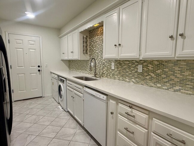 Building Photo - Spacious 3 Bedroom 3 Bath Home in NW OKC!!