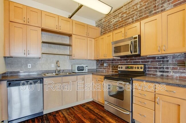 Building Photo - 413 S Main St