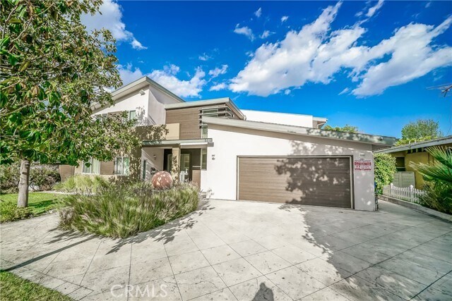 Building Photo - 5512 Leghorn Ave