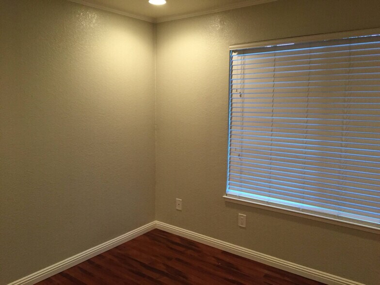 Building Photo - 2499 Alveswood Cir