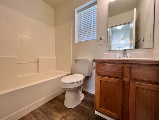 Building Photo - Amazing Home in Mahogany Park