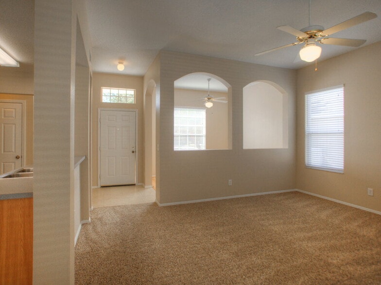 Building Photo - 4033 Banbury Cir