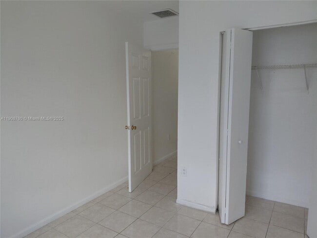 Building Photo - 13950 NE 2nd Ave