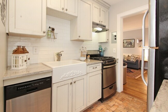 Building Photo - 378 Claremont Ave