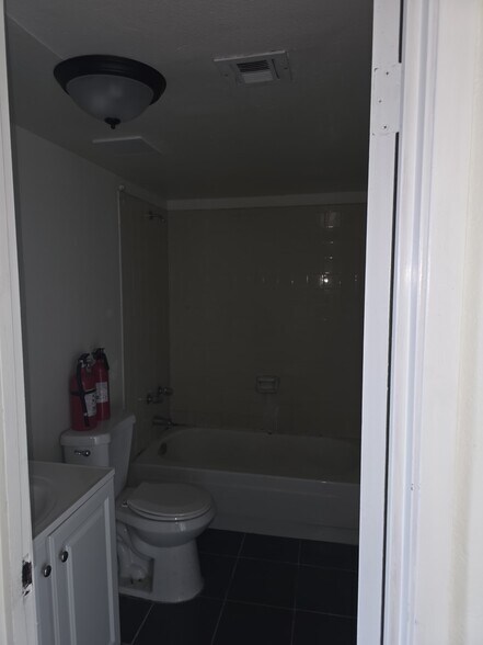 Building Photo - 2512 Carroll St