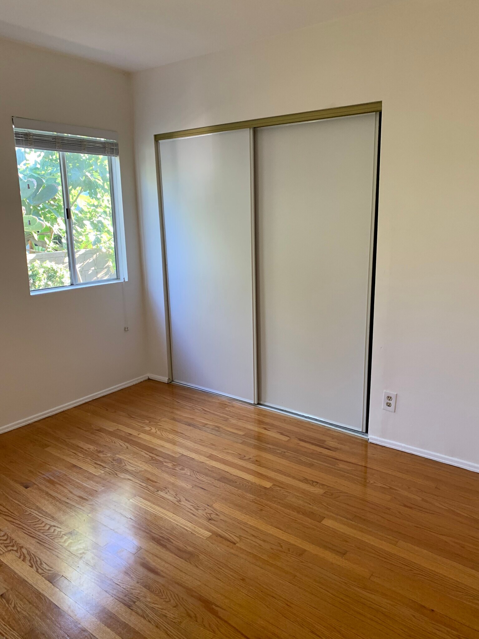 Bedroom 2 closet - 10760 Russett Ave