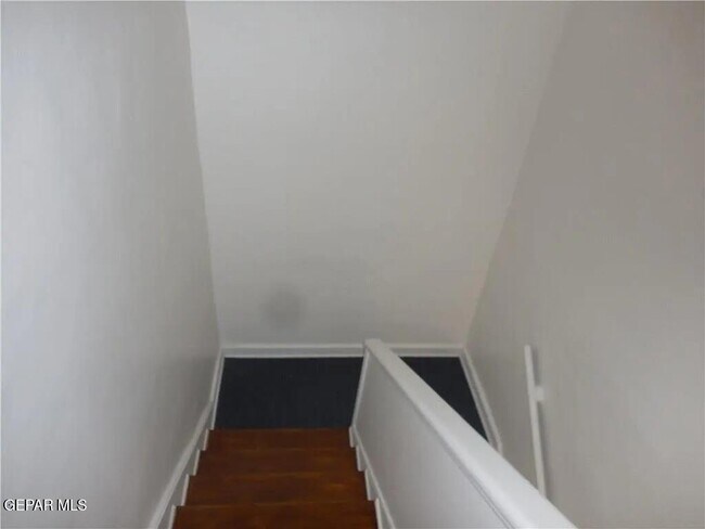 Building Photo - 814 W Yandell Dr