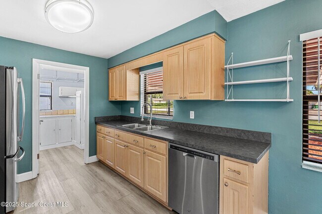 Building Photo - 1375 Crevalle Ave