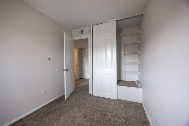 Building Photo - 914 SW 8th Ave