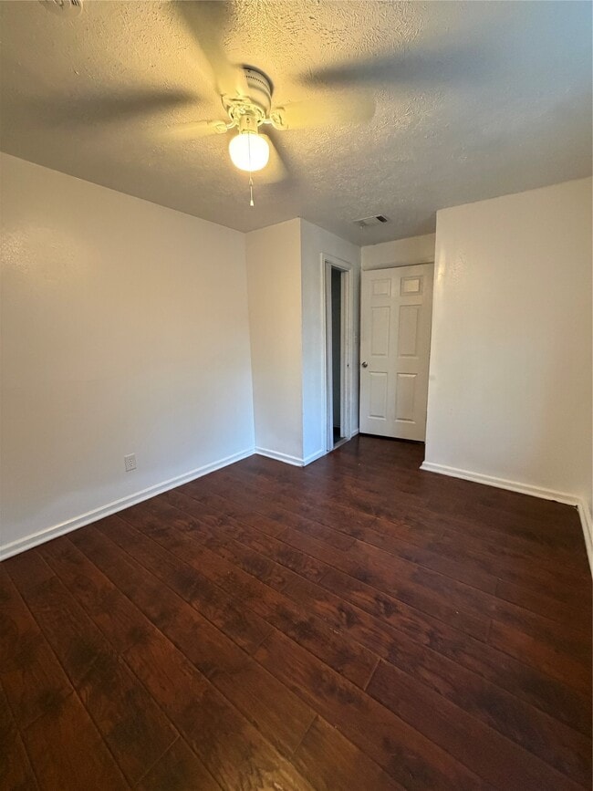 Building Photo - 8308 Lenore St