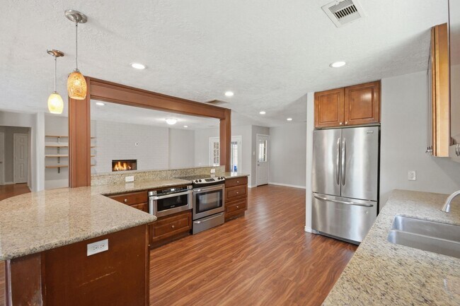 Building Photo - 25302 Friar Lake Ln