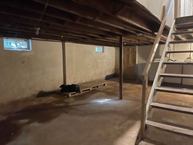 Building Photo - **100 SICARD ST** Basement+Driveway+Off-Street Parking+Free Washer/Dryer+Deck+Backyard