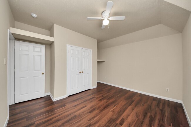 Building Photo - 530 Majestic Ridge Dr
