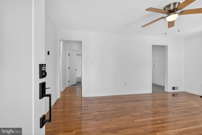 Building Photo - 5831 33rd Ave