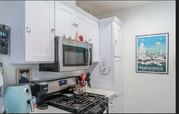 Building Photo - 120 N Lomita St