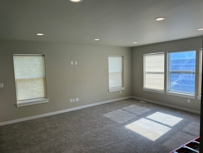 Building Photo - Beautiful brand new home in downtown Rosly...