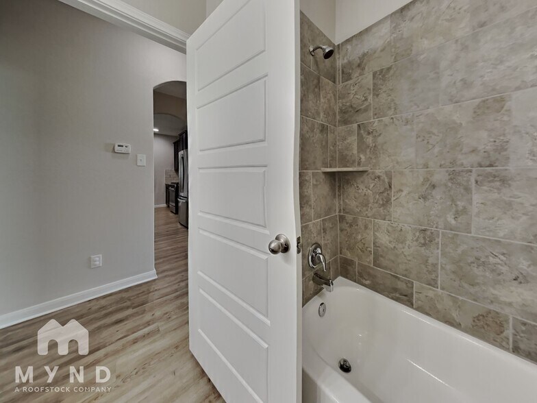 Building Photo - 2066 Rhesus Vw