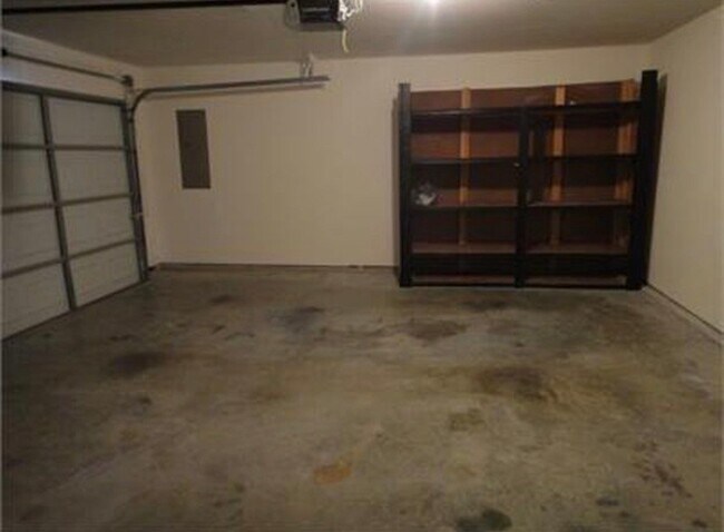 Building Photo - 1414 Lochspring Dr