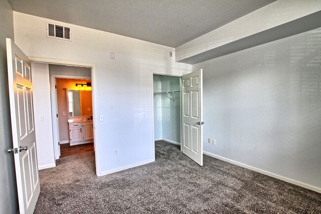 Building Photo - 12766 Ironstone Way