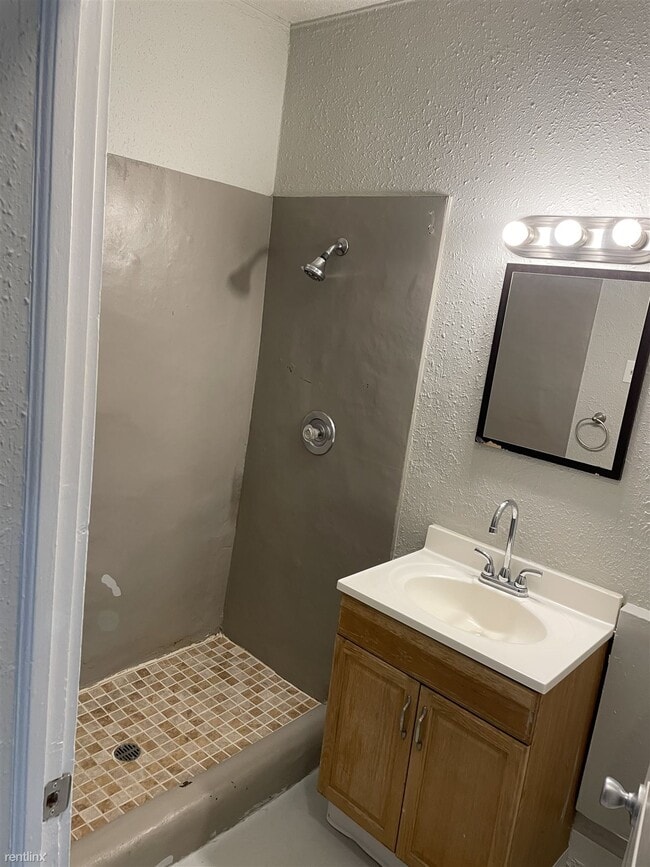 Building Photo - 3 br, 1 bath 4plex - 1104 Ralston Street 1