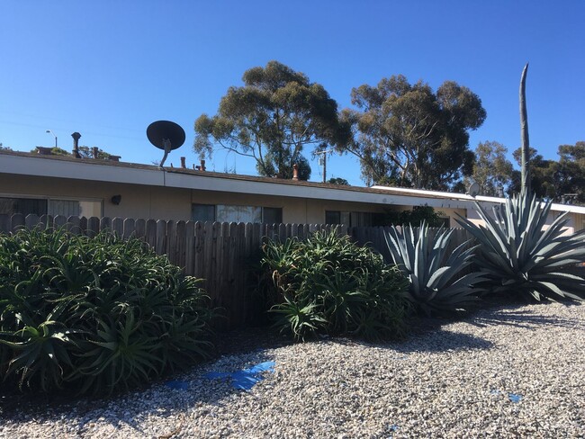Primary Photo - Mid Town Ventura - One Bedroom, One Bathro...