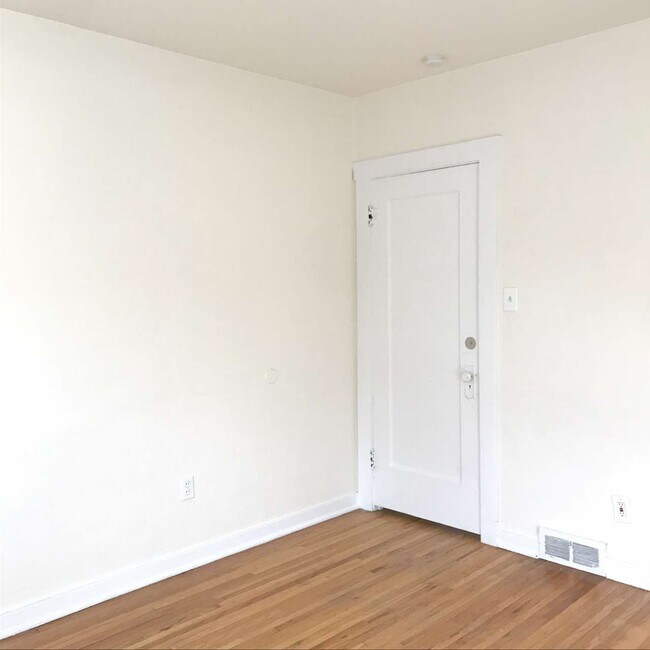 Building Photo - 1536 Peterson St