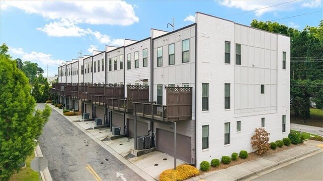 Building Photo - 1829 La Dawn Ln NW