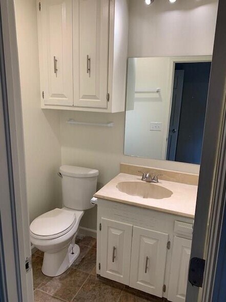 Building Photo - 4006 Watkins Ave