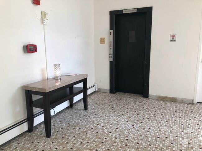 Building Photo - 147 Main St