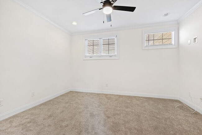 Building Photo - Spacious 3-Bedroom Condo in Prime Raleigh Location!