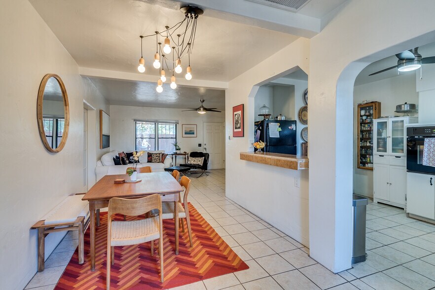 Building Photo - 1925 E Water St