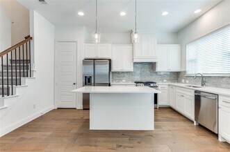 Building Photo - 6344 Oakbend Cir