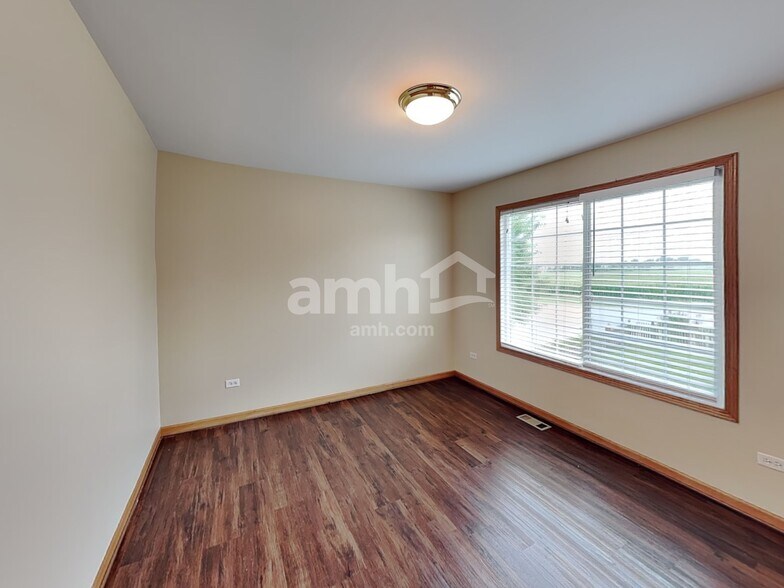 Building Photo - 1305 Bassett Dr