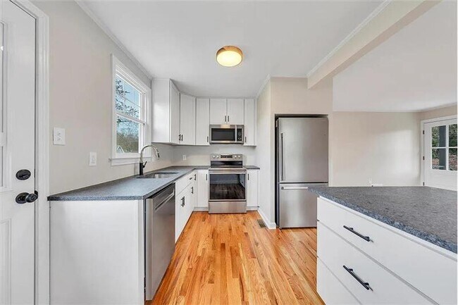 Building Photo - 1004 26th St SW