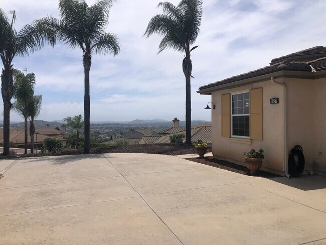 Building Photo - Gorgeous Escondido Home With Amazing View