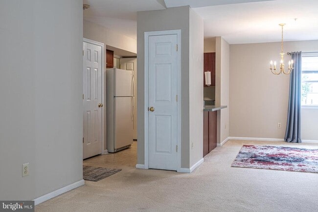 Building Photo - 127 Horseshoe Dr