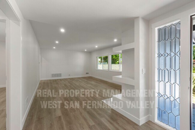 Building Photo - Beautifully Remodeled Single Family Home with Pool
