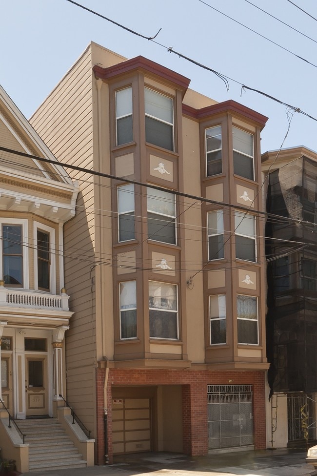 Building Photo - 565 Page St