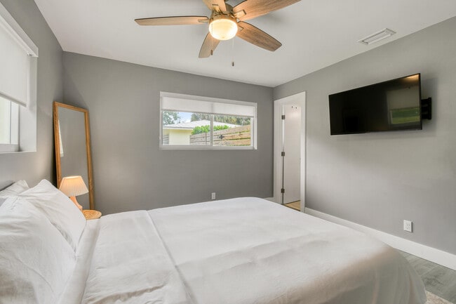 Building Photo - 400 Tequesta Dr